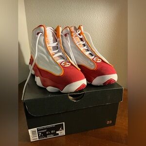 Jordon Pro Strong GS - Size Boys 7 Youth